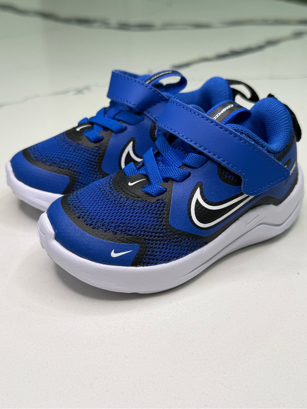 Nike Kid Boy Hyper Royal (Blue)/Volt/Black Cosmic Runner Sneaker Size 5C